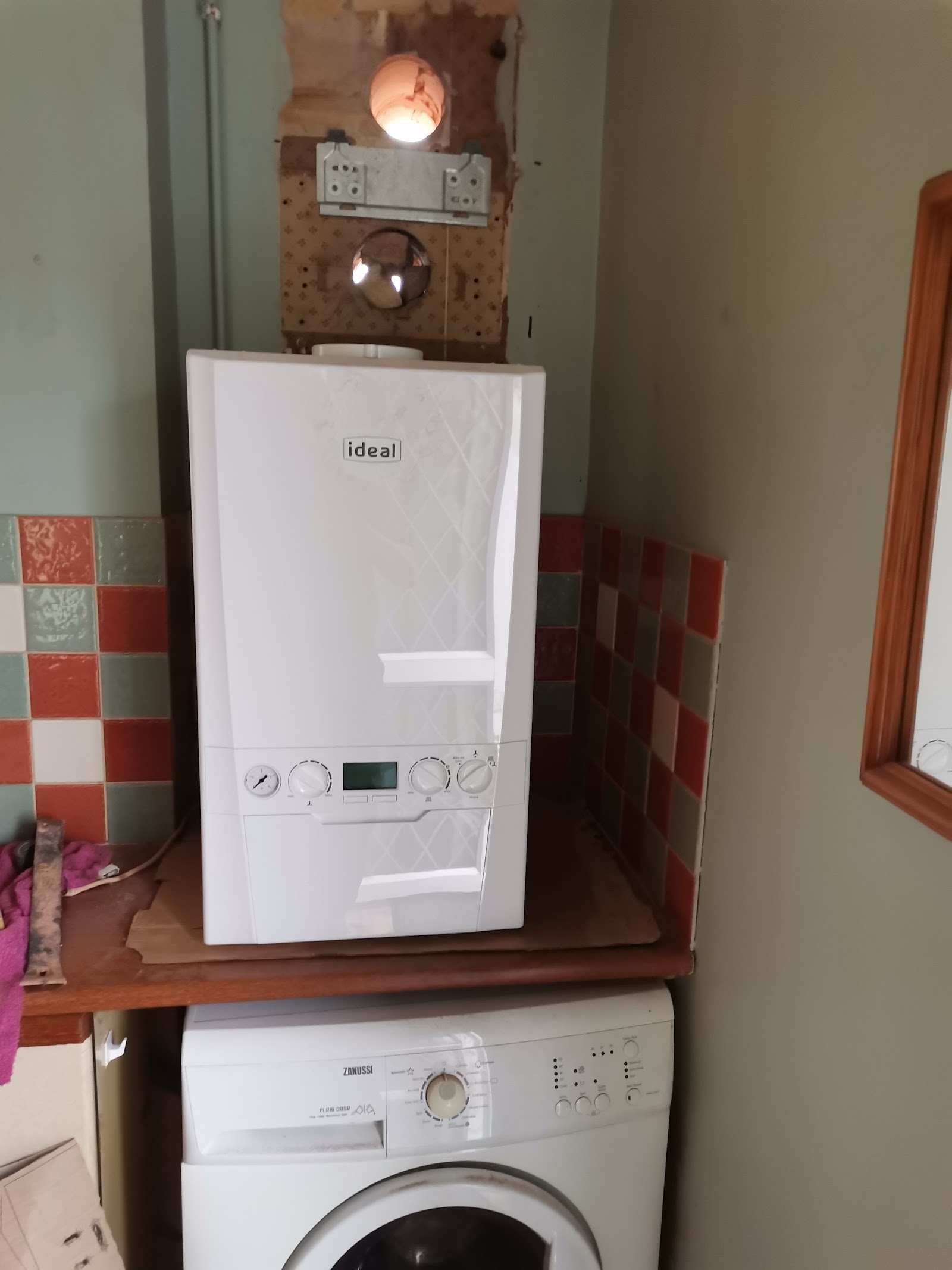 Boiler replacement: New Ideal boiler, mid-install
